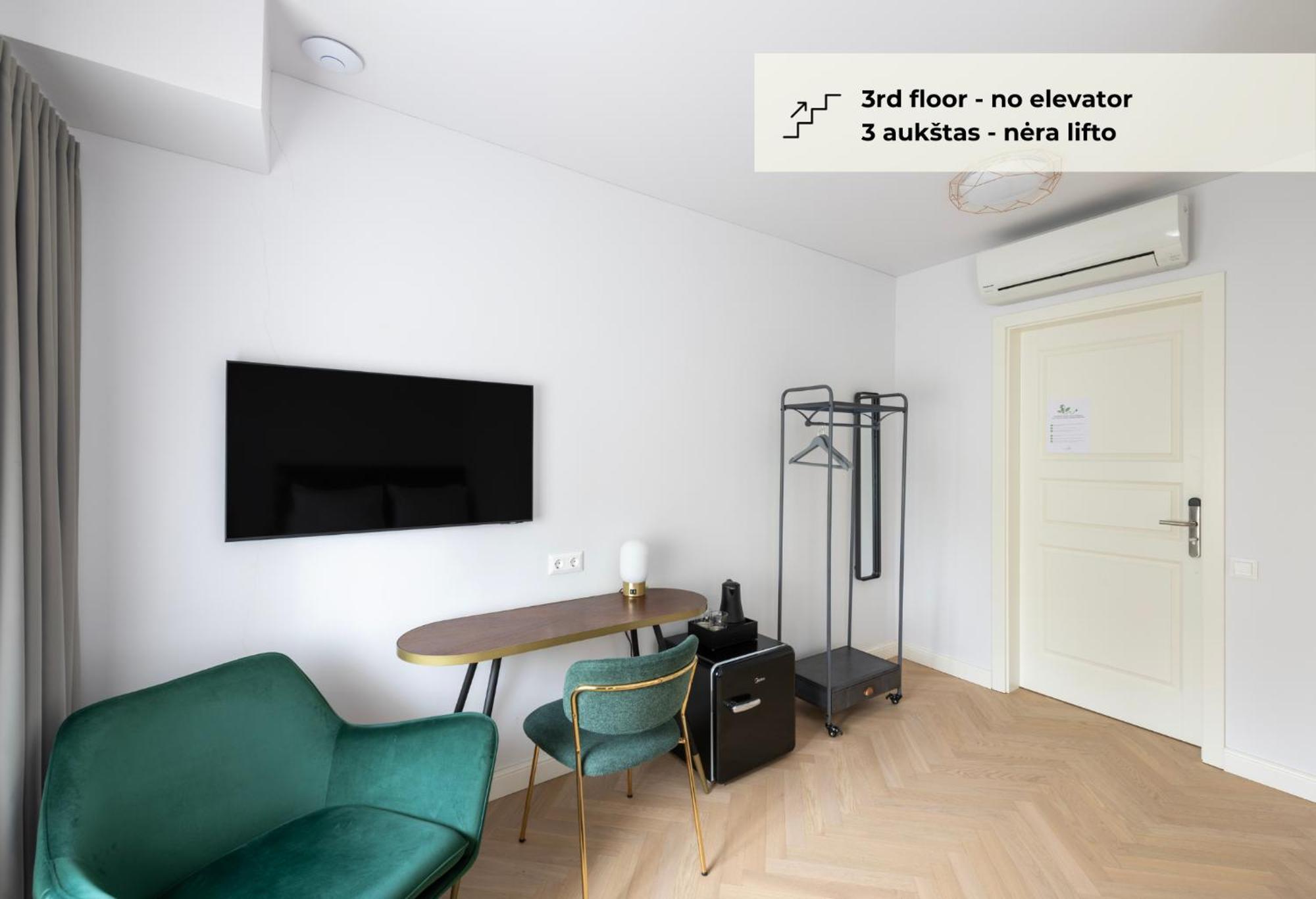 Aparthotel Grand Crown à VNO Extérieur photo