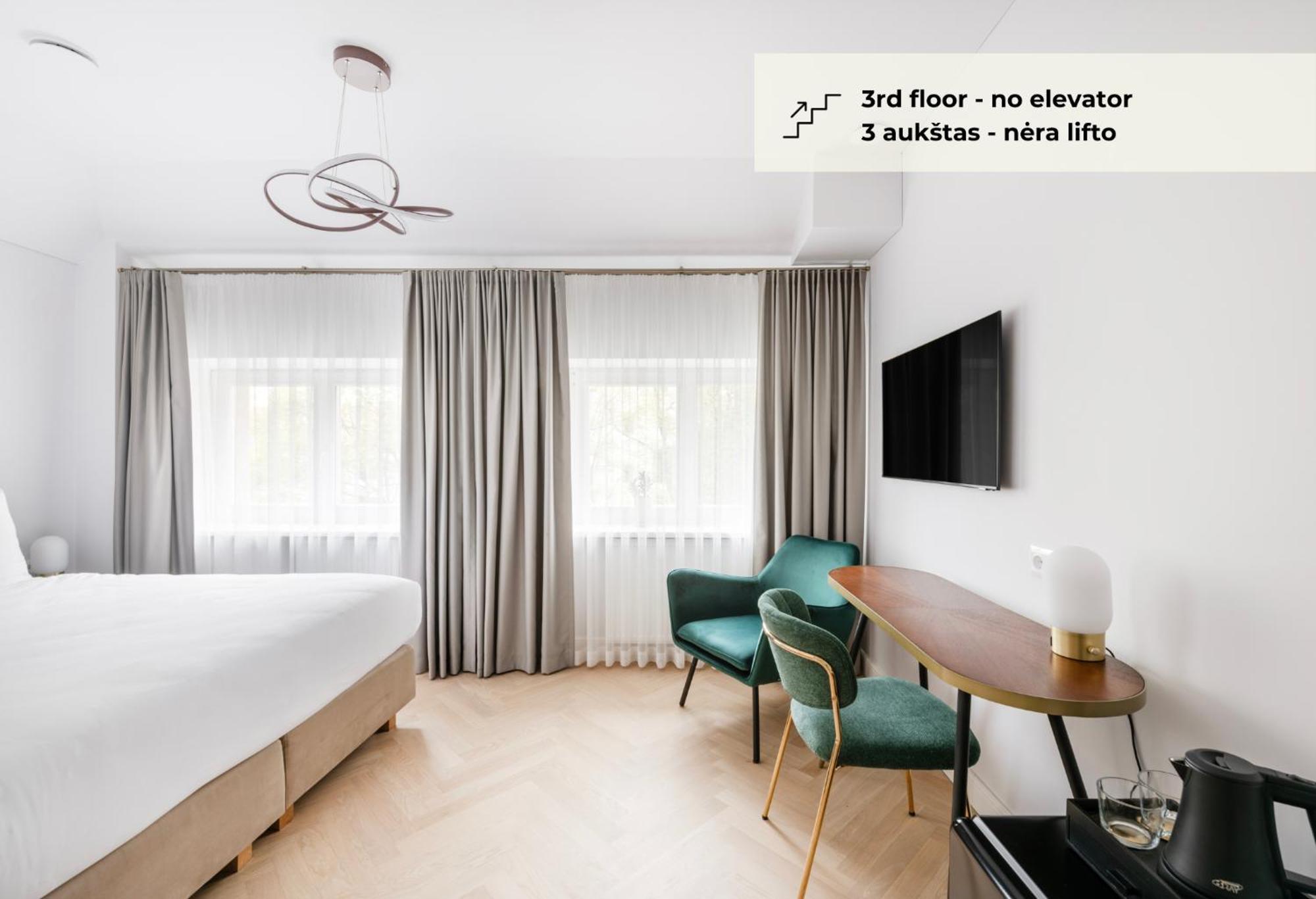 Aparthotel Grand Crown à VNO Extérieur photo